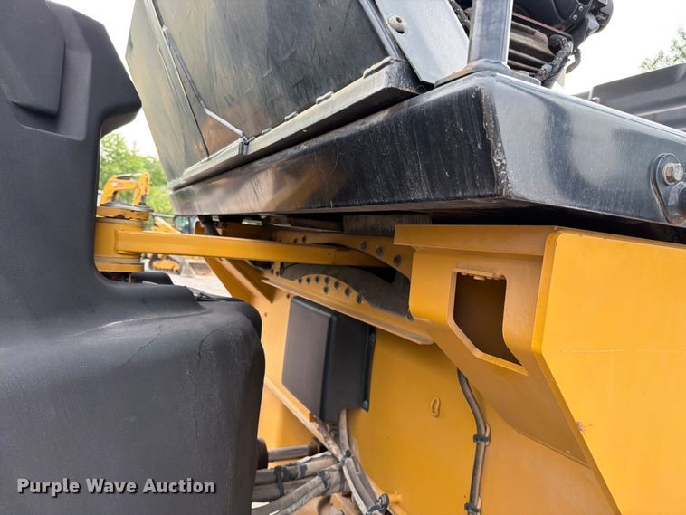image for item FN5803 2016 Caterpillar CB64B double drum vibratory roller