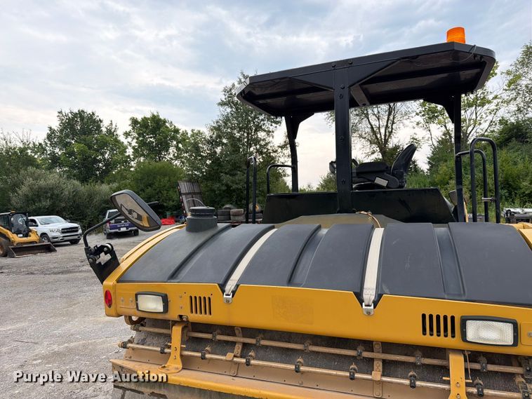 image for item FN5803 2016 Caterpillar CB64B double drum vibratory roller