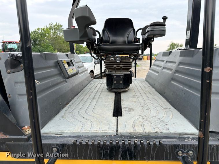 image for item FN5803 2016 Caterpillar CB64B double drum vibratory roller