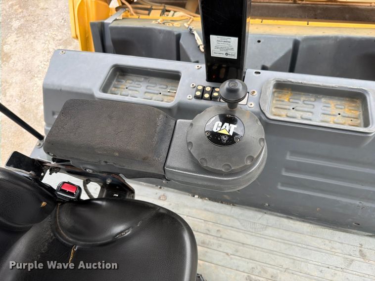 image for item FN5803 2016 Caterpillar CB64B double drum vibratory roller