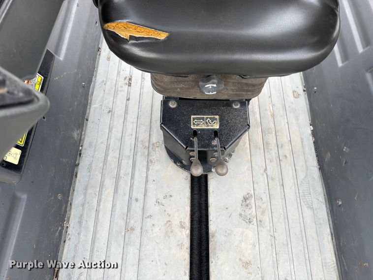 image for item FN5803 2016 Caterpillar CB64B double drum vibratory roller