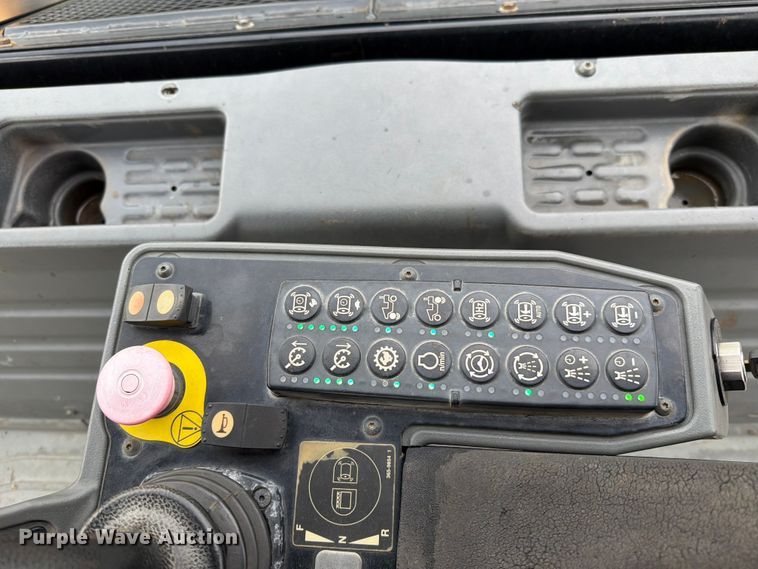 image for item FN5803 2016 Caterpillar CB64B double drum vibratory roller