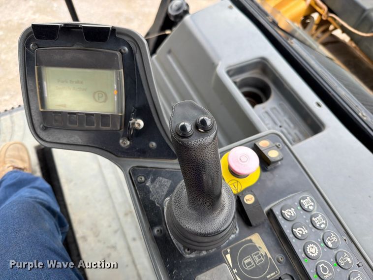 image for item FN5803 2016 Caterpillar CB64B double drum vibratory roller