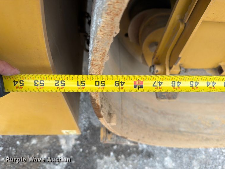 image for item FN5803 2016 Caterpillar CB64B double drum vibratory roller