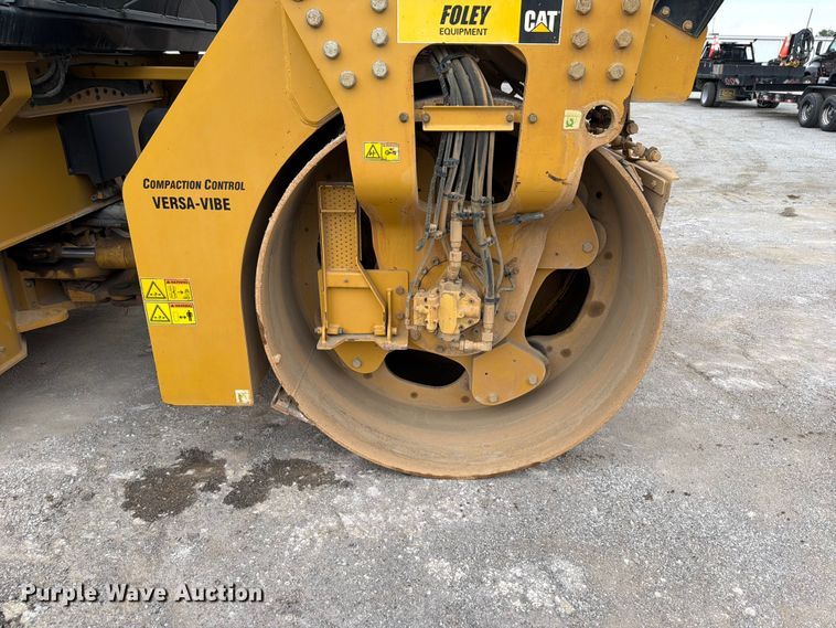image for item FN5803 2016 Caterpillar CB64B double drum vibratory roller