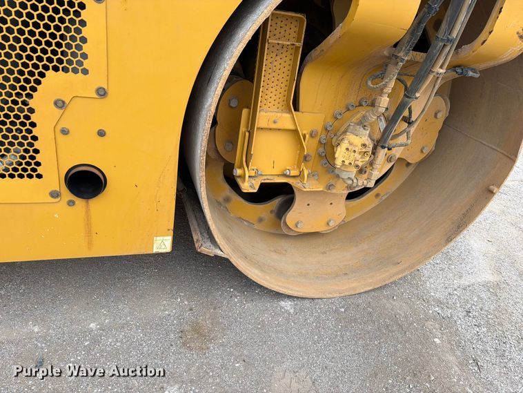 image for item FN5803 2016 Caterpillar CB64B double drum vibratory roller