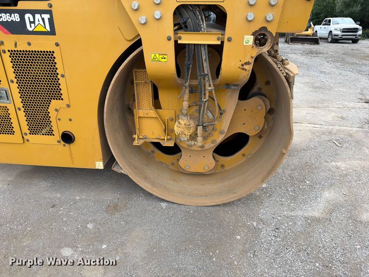 image for item FN5803 2016 Caterpillar CB64B double drum vibratory roller