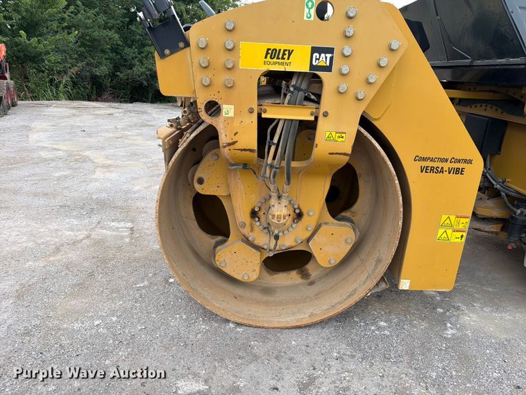 image for item FN5803 2016 Caterpillar CB64B double drum vibratory roller