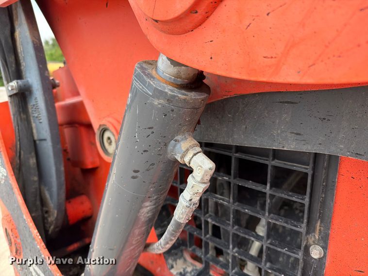 image for item FN5804 2018 Kubota SSV75 skid steer loader
