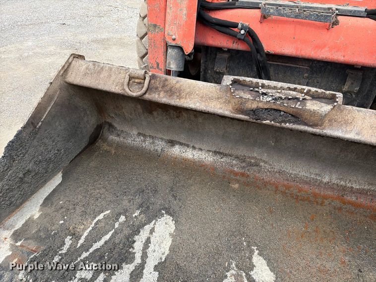 image for item FN5804 2018 Kubota SSV75 skid steer loader