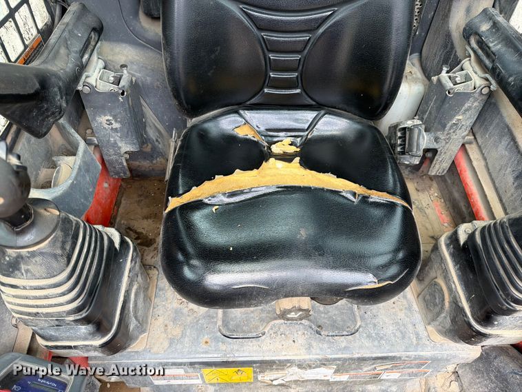 image for item FN5804 2018 Kubota SSV75 skid steer loader