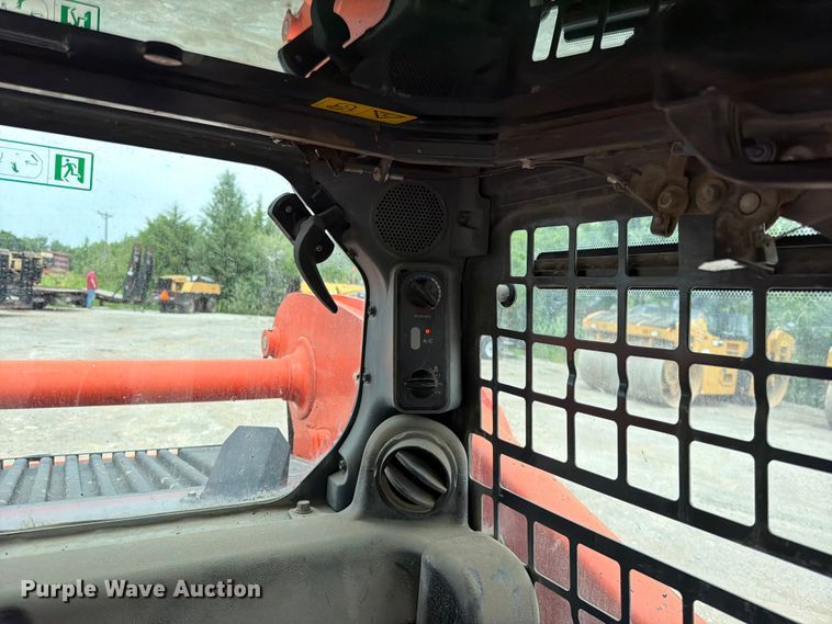 image for item FN5804 2018 Kubota SSV75 skid steer loader