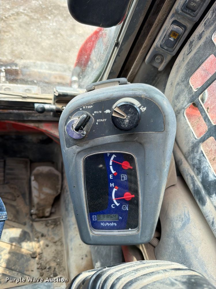 image for item FN5804 2018 Kubota SSV75 skid steer loader