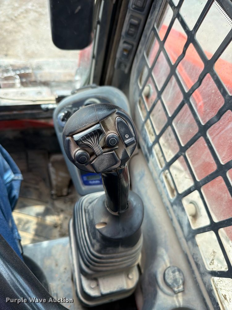 image for item FN5804 2018 Kubota SSV75 skid steer loader