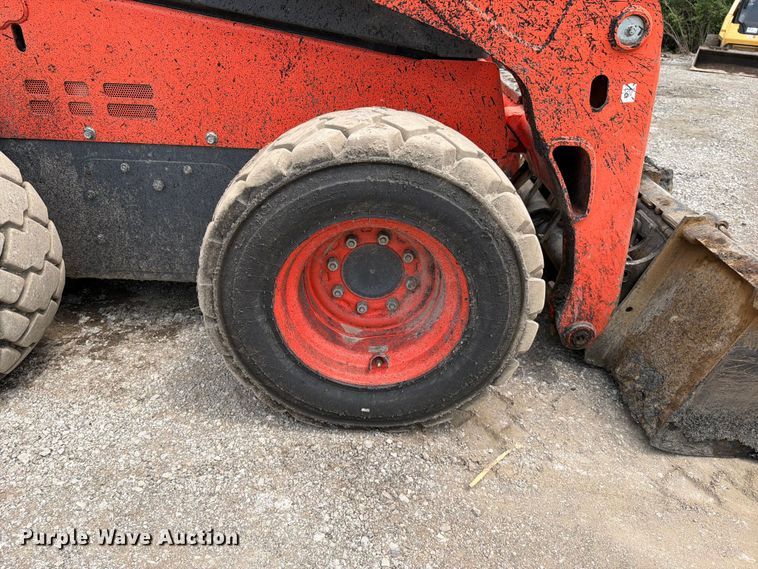 image for item FN5804 2018 Kubota SSV75 skid steer loader
