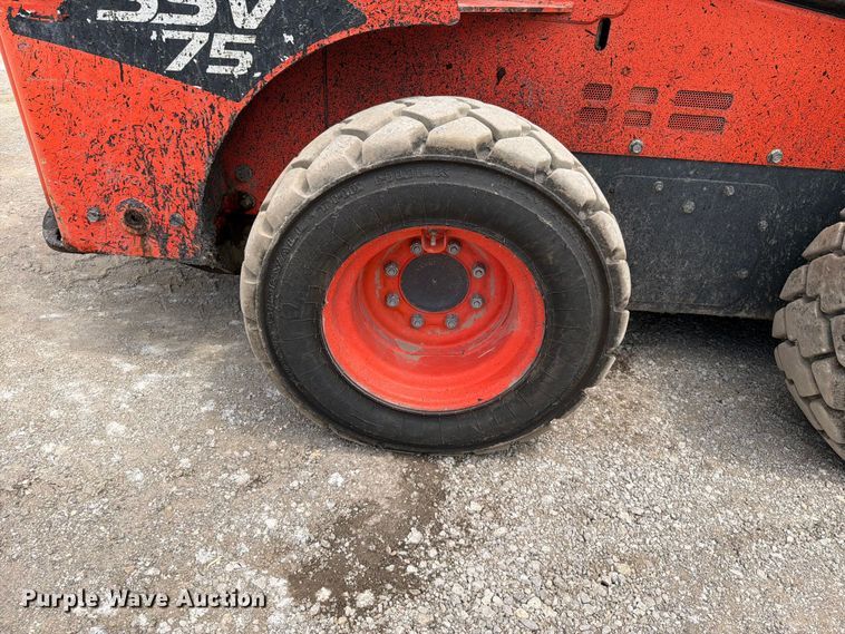 image for item FN5804 2018 Kubota SSV75 skid steer loader