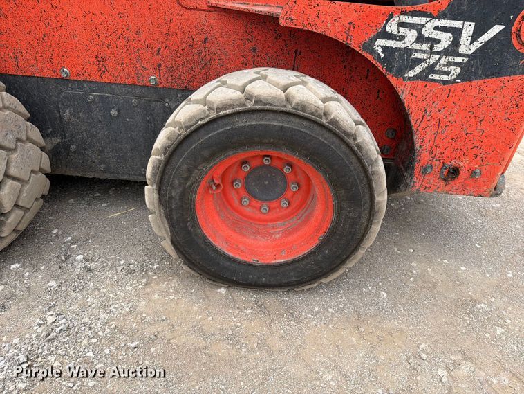 image for item FN5804 2018 Kubota SSV75 skid steer loader
