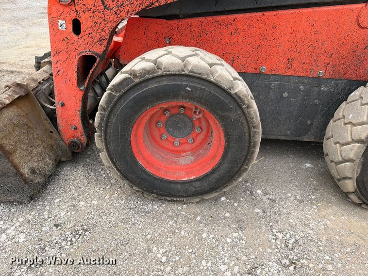 image for item FN5804 2018 Kubota SSV75 skid steer loader