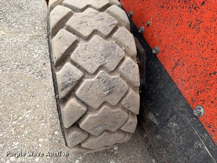image for item FN5804 2018 Kubota SSV75 skid steer loader