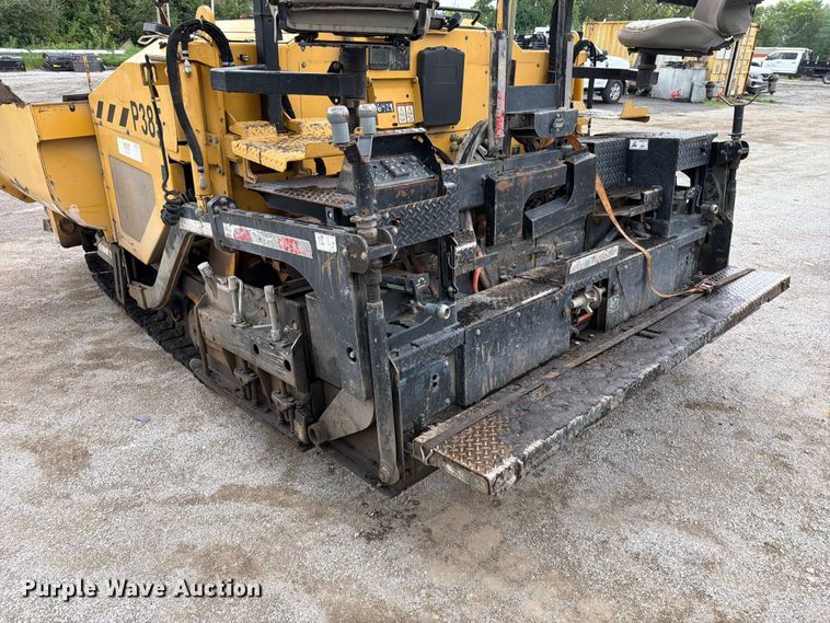 image for item FN5807 2017 Weiler P385 paver