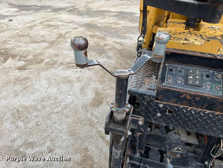 image for item FN5807 2017 Weiler P385 paver