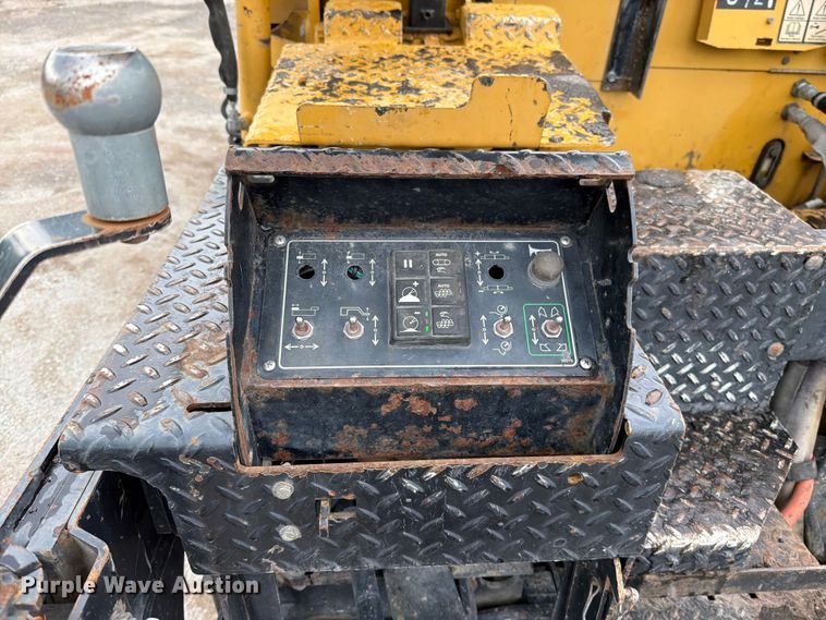 image for item FN5807 2017 Weiler P385 paver