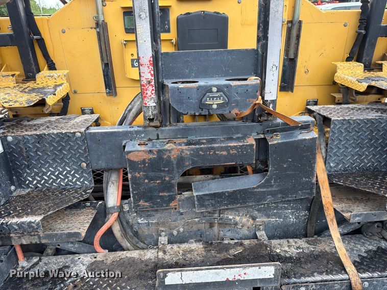 image for item FN5807 2017 Weiler P385 paver