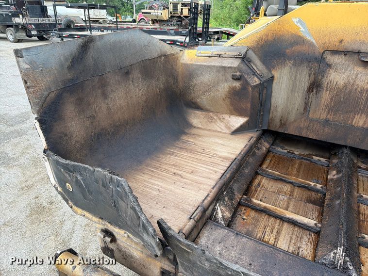 image for item FN5807 2017 Weiler P385 paver