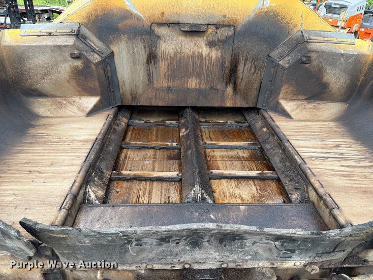 image for item FN5807 2017 Weiler P385 paver