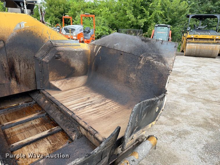 image for item FN5807 2017 Weiler P385 paver
