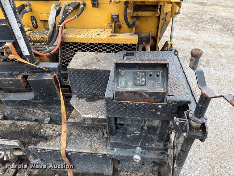 image for item FN5807 2017 Weiler P385 paver