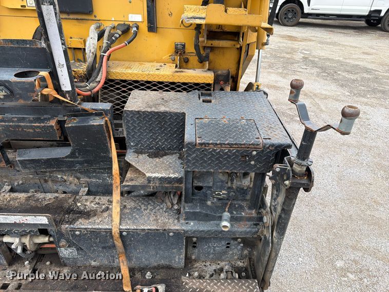 image for item FN5807 2017 Weiler P385 paver