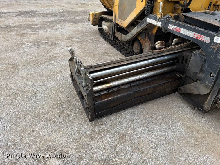 image for item FN5807 2017 Weiler P385 paver