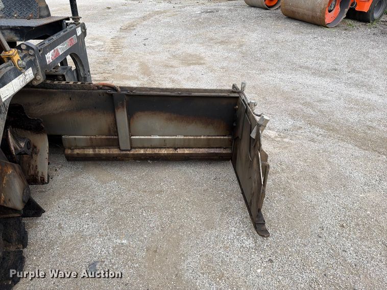 image for item FN5807 2017 Weiler P385 paver