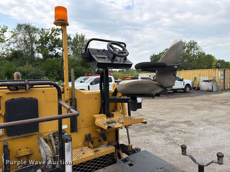 image for item FN5807 2017 Weiler P385 paver
