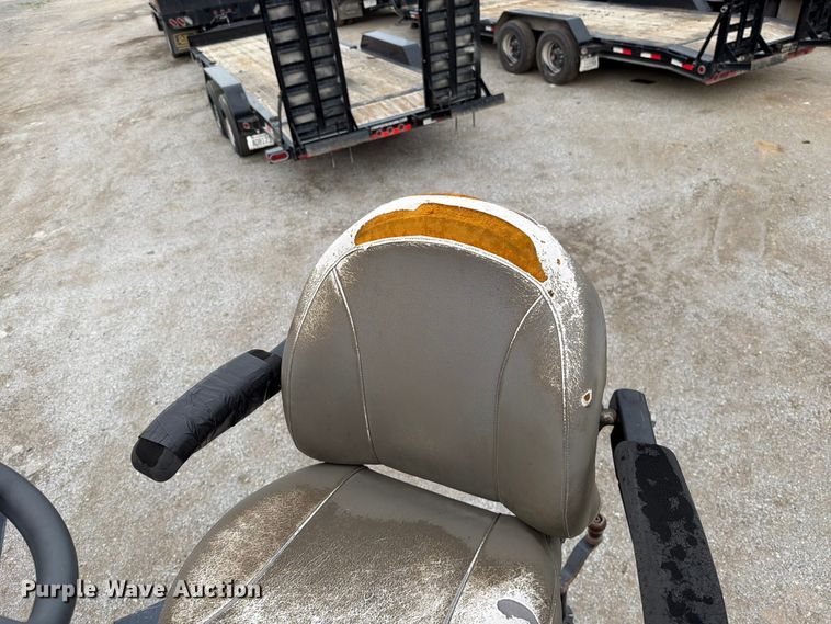 image for item FN5807 2017 Weiler P385 paver