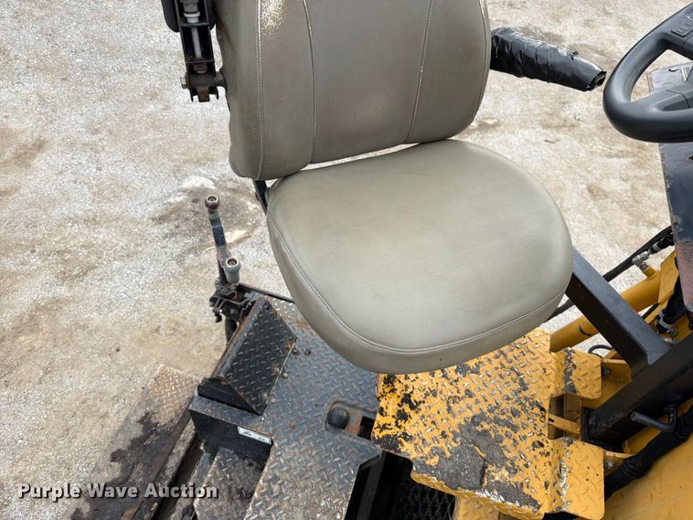 image for item FN5807 2017 Weiler P385 paver