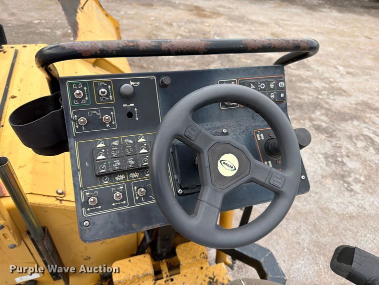 image for item FN5807 2017 Weiler P385 paver
