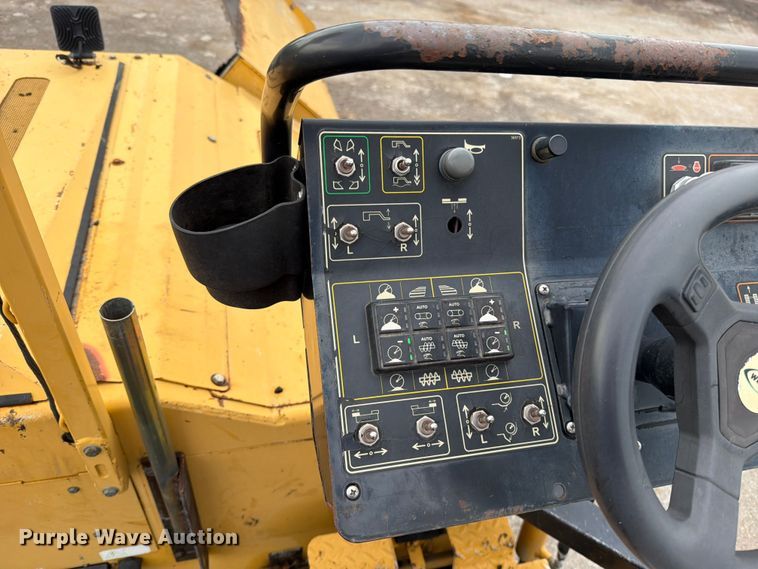 image for item FN5807 2017 Weiler P385 paver