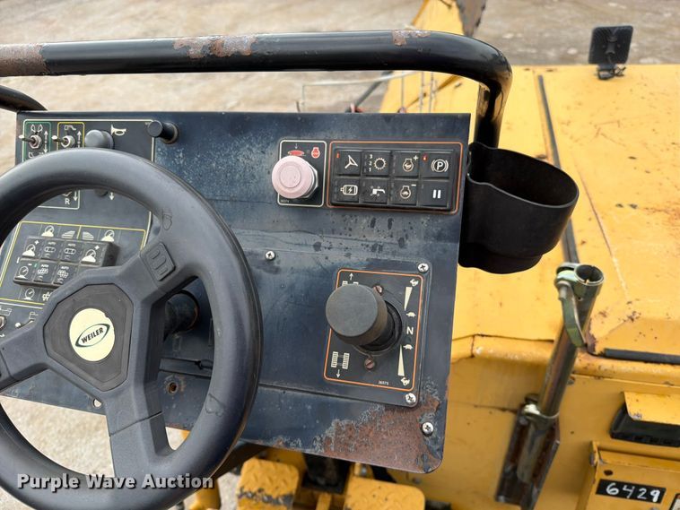 image for item FN5807 2017 Weiler P385 paver
