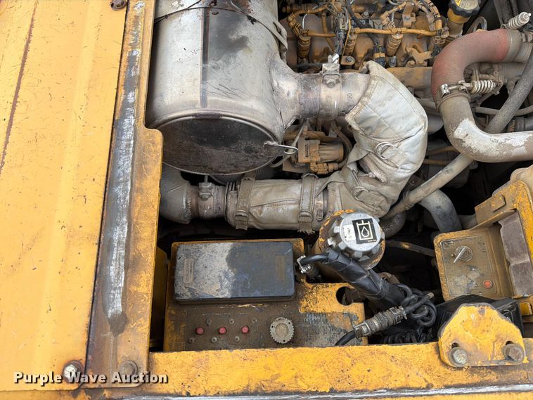 image for item FN5807 2017 Weiler P385 paver