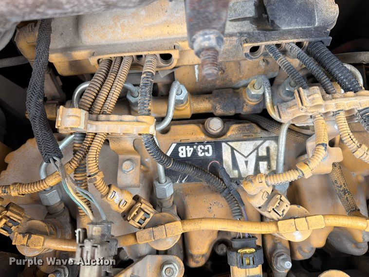 image for item FN5807 2017 Weiler P385 paver
