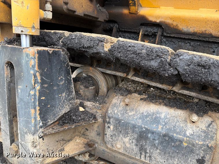 image for item FN5807 2017 Weiler P385 paver