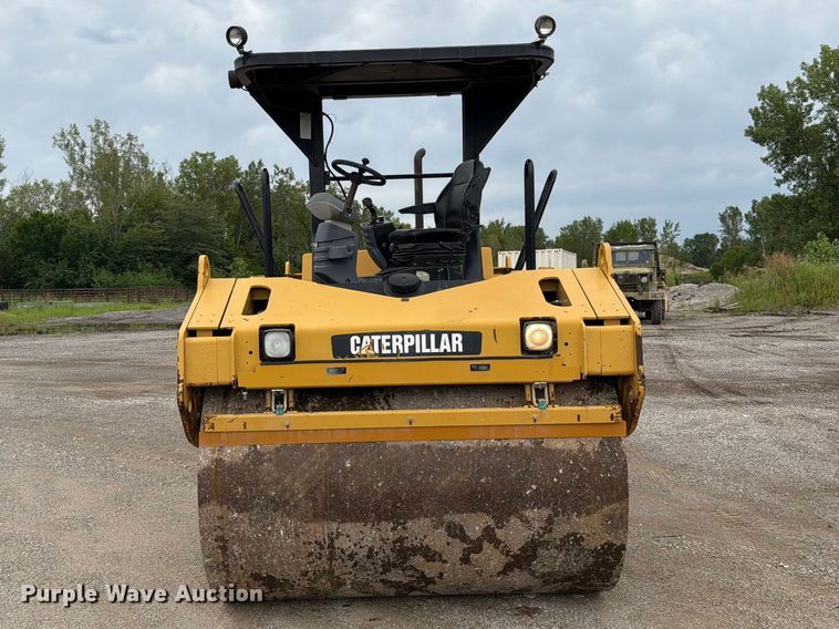 image for item FN5815 2007 Caterpillar CB-534D XW double drum vibratory roller