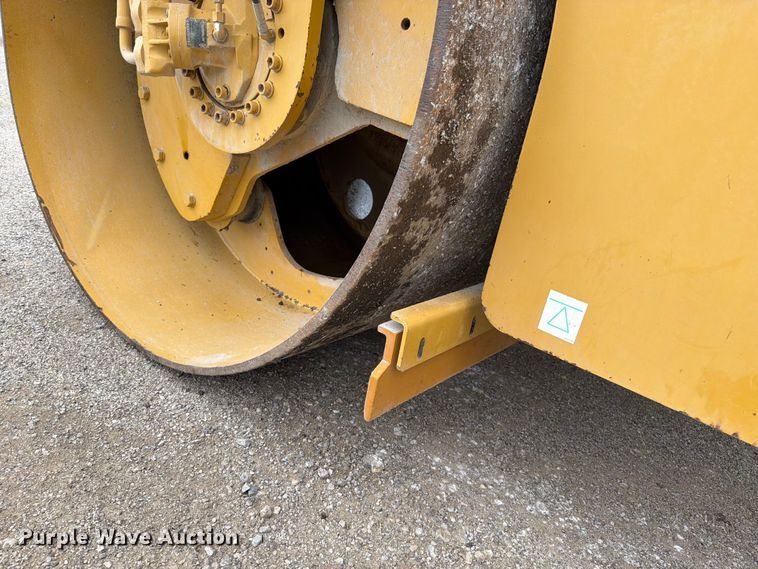 image for item FN5815 2007 Caterpillar CB-534D XW double drum vibratory roller