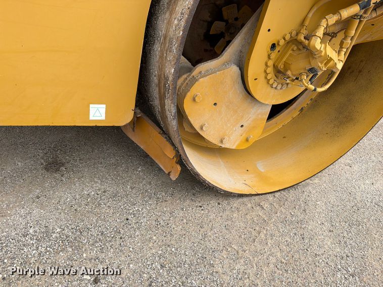 image for item FN5815 2007 Caterpillar CB-534D XW double drum vibratory roller