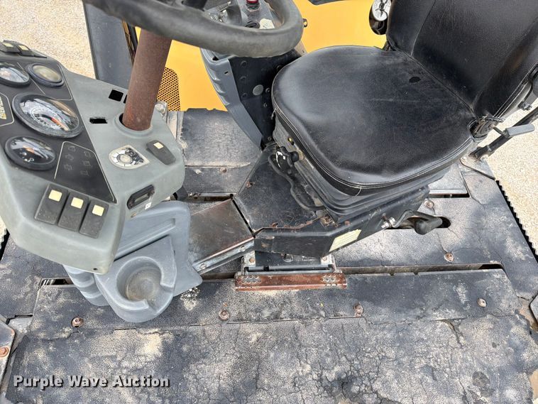 image for item FN5815 2007 Caterpillar CB-534D XW double drum vibratory roller