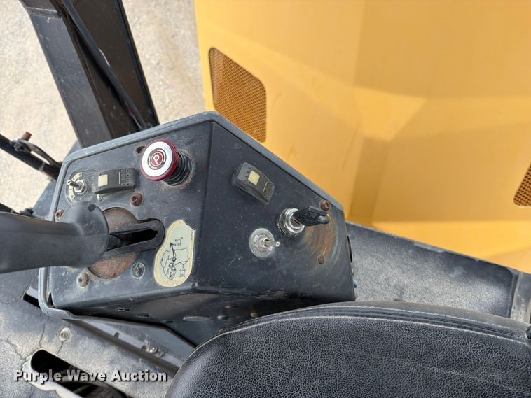 image for item FN5815 2007 Caterpillar CB-534D XW double drum vibratory roller