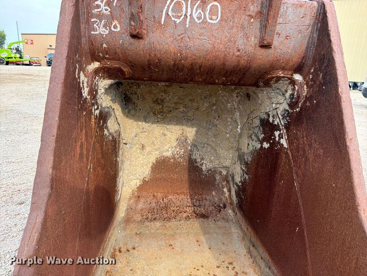 image for item FN5817 2014 Komatsu PC360LC-10 excavator