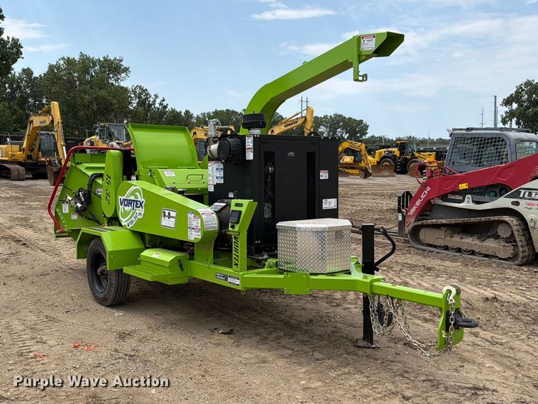 image for item FN5818 2026 Dyna V15-32 wood chipper